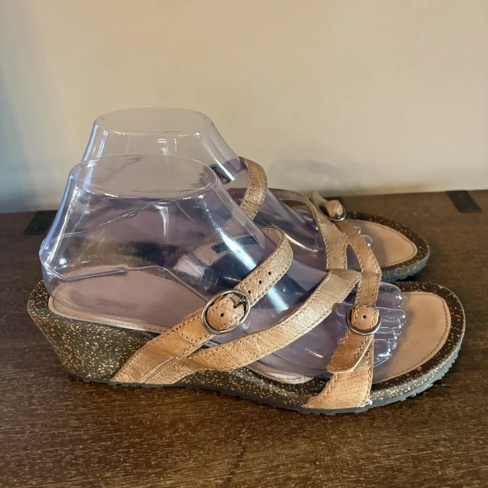 Teva Sandals Womens Size 9.5 Beige Leather Strappy Wedge Comfort Shoes